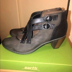New Earth Origins Amber Heels Size 10